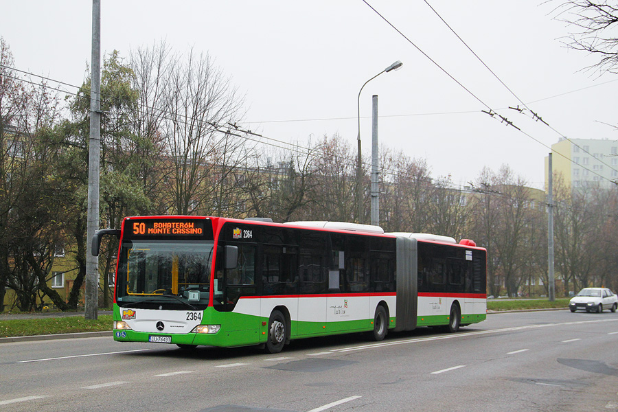 2364
Nowy Mercedes na linii 50 łączącej dzielnice mieszkaniowe i przemysłowe, uwieczniony jesienią 2012 roku. Ulica Bohaterów Monte Cassino jeszcze przed remontem.
