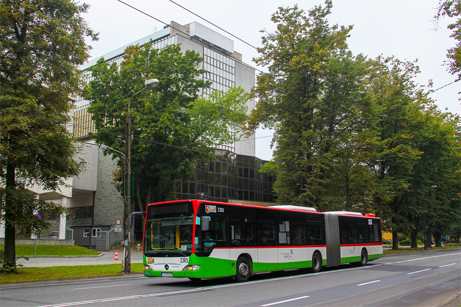 2365
Wysoki budynke KUL był w budowie przez bardzo długi okres, od końca lat 80. aż po początek XXI wieku. Długo stał przy nim żółty żuraw.
