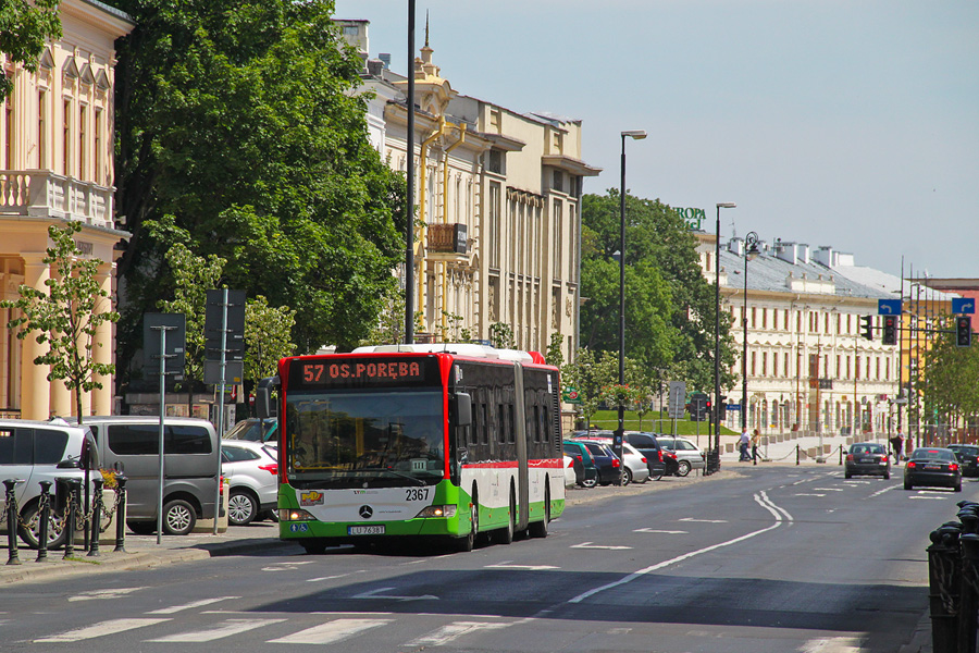 2367
Ciekawą cechą Citaro jest ładnie warczący silnik. Z racji na niedzielę ulice były puste.
