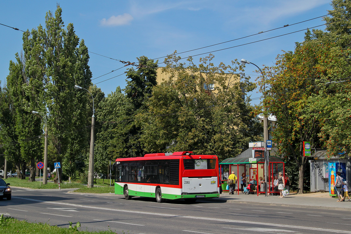 2393
Ruchliwy przystanek, z którego odjeżdżają trolejbusy w stronę centrum i autobusy na obrzeża miasta. Od czasu wybudowania osiedla Słowackiego na przełomie lat 60. i 70. drzewa urosły bardzo wysokie, przysłaniając bloki.
