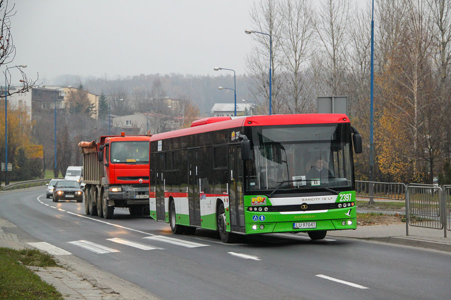 2397
Nowy Autosan na al. Sikorskiego, która od początku lat 90. do czasu wybudowania obwodnicy Lublina pełniła funkcję drogi krajowej.
