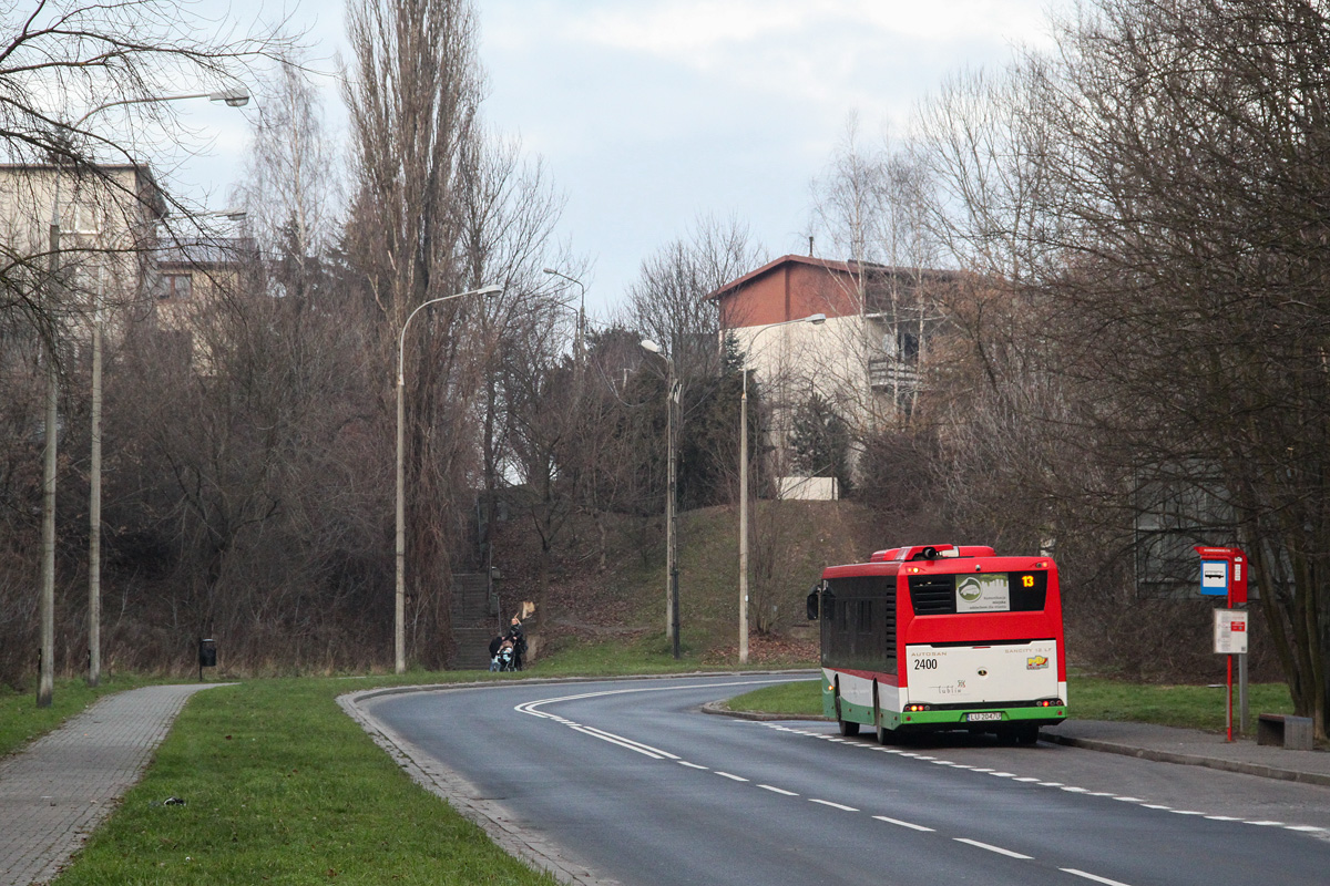 2400
Niegdyś na prawo od Autosana znajdowała się cegielnia, której komin w sposób widowiskowy wysadzono w powietrze 26 listopada 1986 roku.
