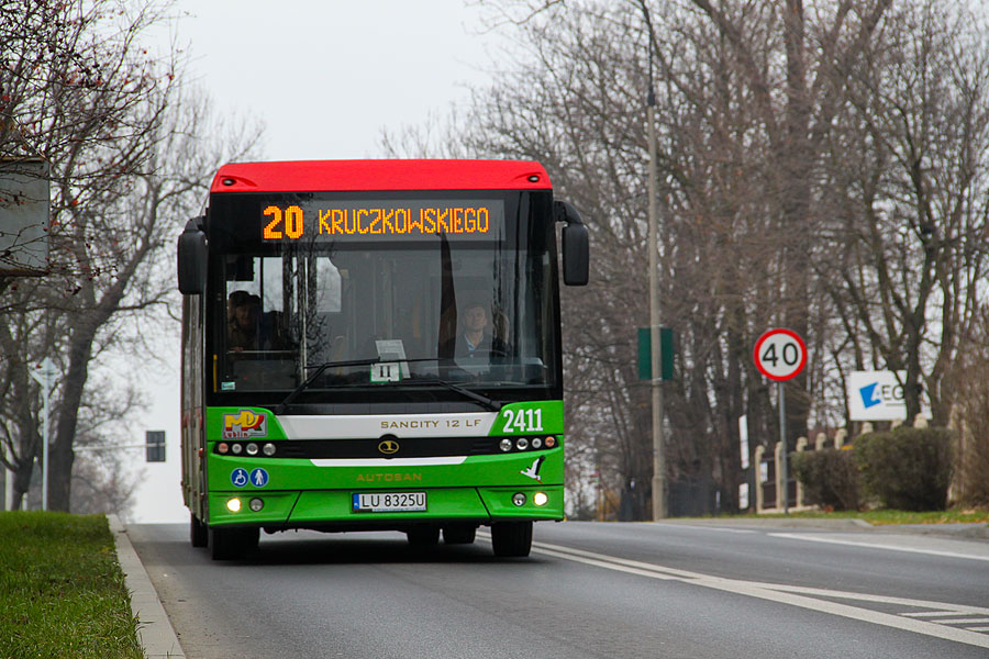 2411
Nowy Autosan 2411 w 2012 r. na linii 20 na górce sławinkowskiej. Autosany, jako uniwersalne autobusy 12-metrowe, były kierowane od początku praktycznie na wszystkie linie.
