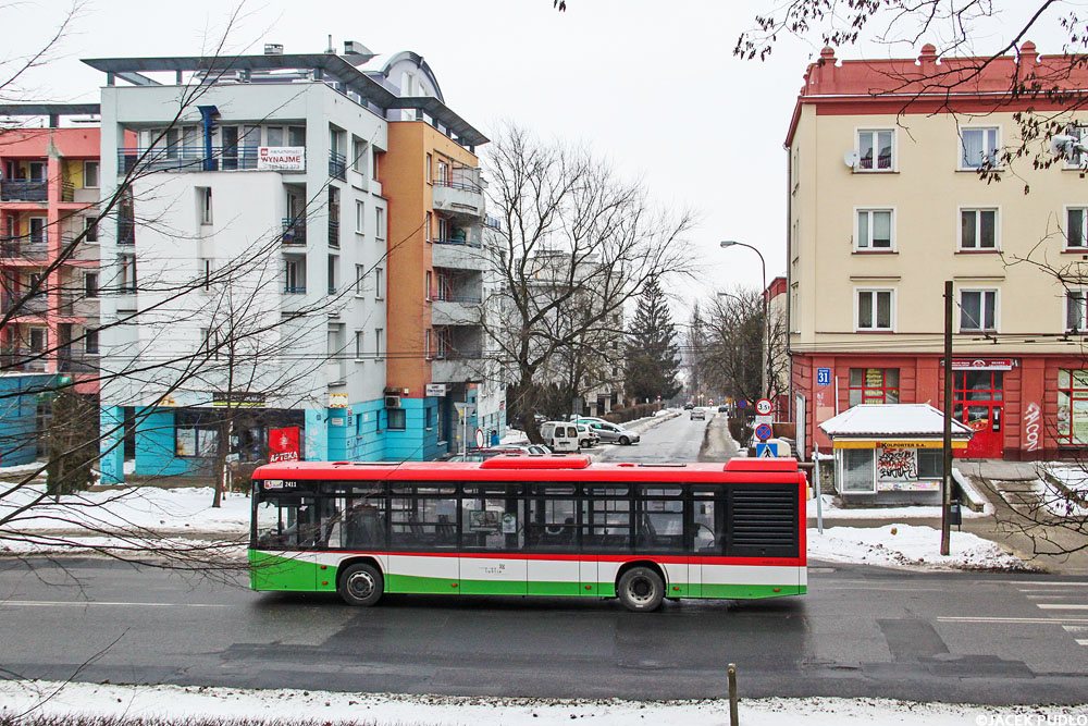 2411
Z widokiem na ul. Puławską, którą w latach 70. i 80. jeździły autobusy PKS w stronę dworca.
