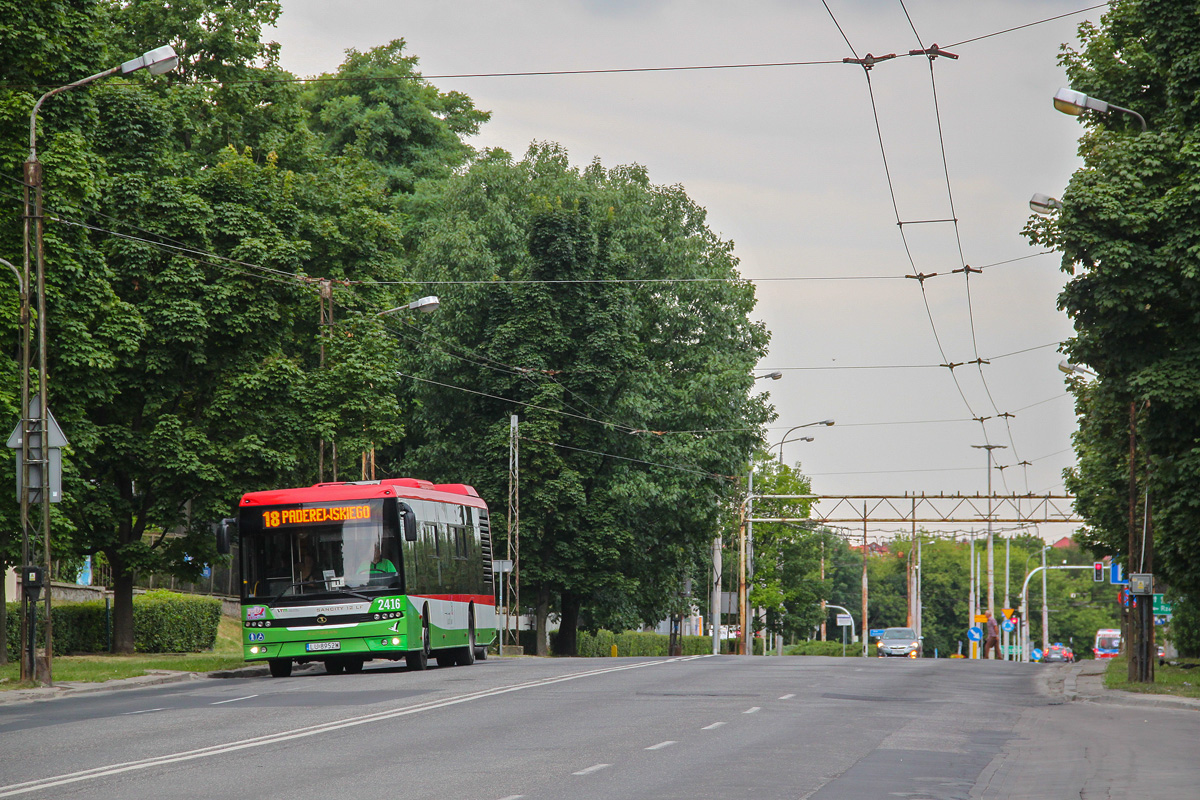2416
Racławickie przed remontem. W wakacyjne dni główne ulice bywają puste i spokojne.

