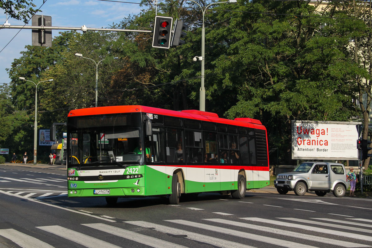 2422
Linia 13 zbliża się pod KUL. Dalej dojedzie do centrum i na dworzec PKP, a od paru lat również na Porębę.
