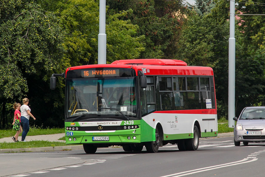 2439
Mały Autosan na linii 16 - częsty widok.
