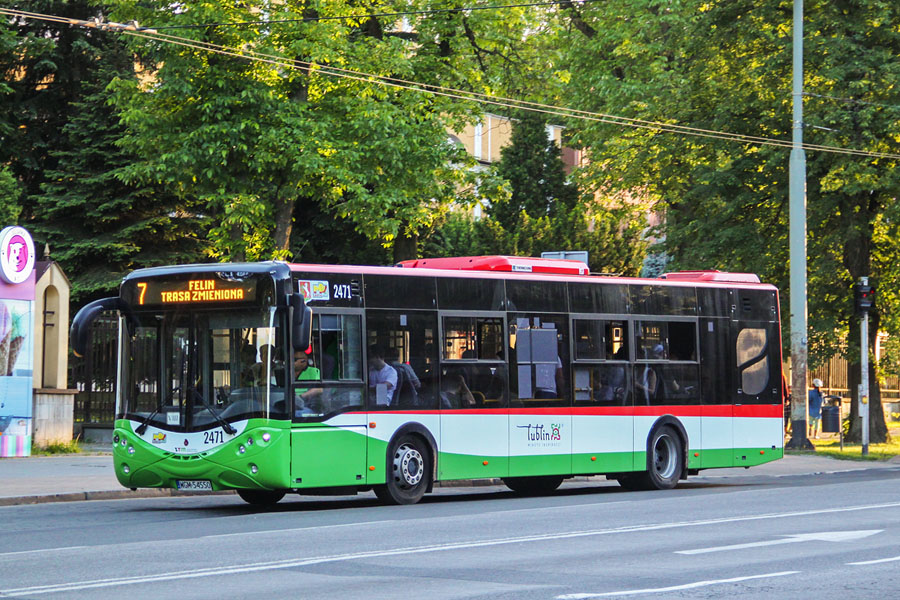 2471
Jeden z 18 autobusów Ursus z silnikiem Diesla jeżdżących w MPK. Ostatni rok Alej Racławickich przed remontem.
