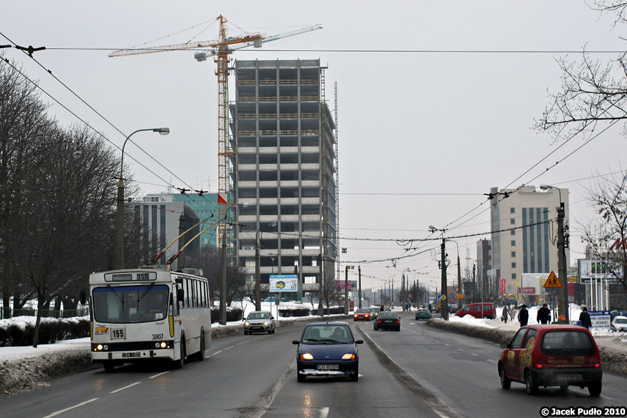 3807
Na Zana stawia się nowy, piękny wieżowiec, który ma szanse być wspaniałą wizytówką Lublina.
