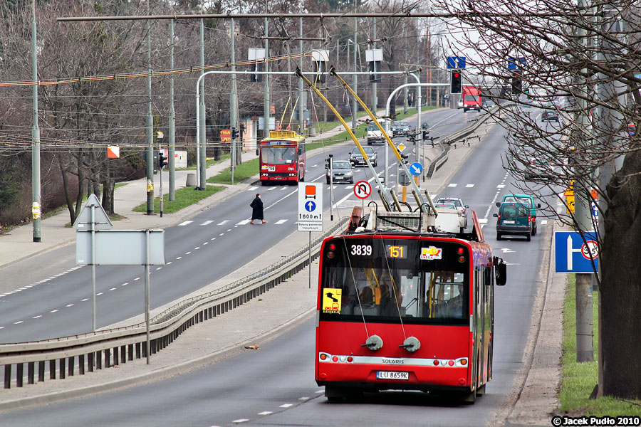 3839
Spokojny, słoneczny lany poniedziałek był idealną okolicznością na rowerową wyprawę z paroma zdjęciami po drodze.
