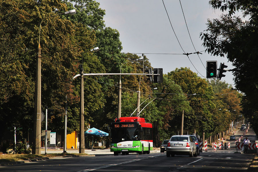 3853
Nowy 3853 w sierpniu 2013 r. na remontowanej Drodze Męczenników Majdanka.
