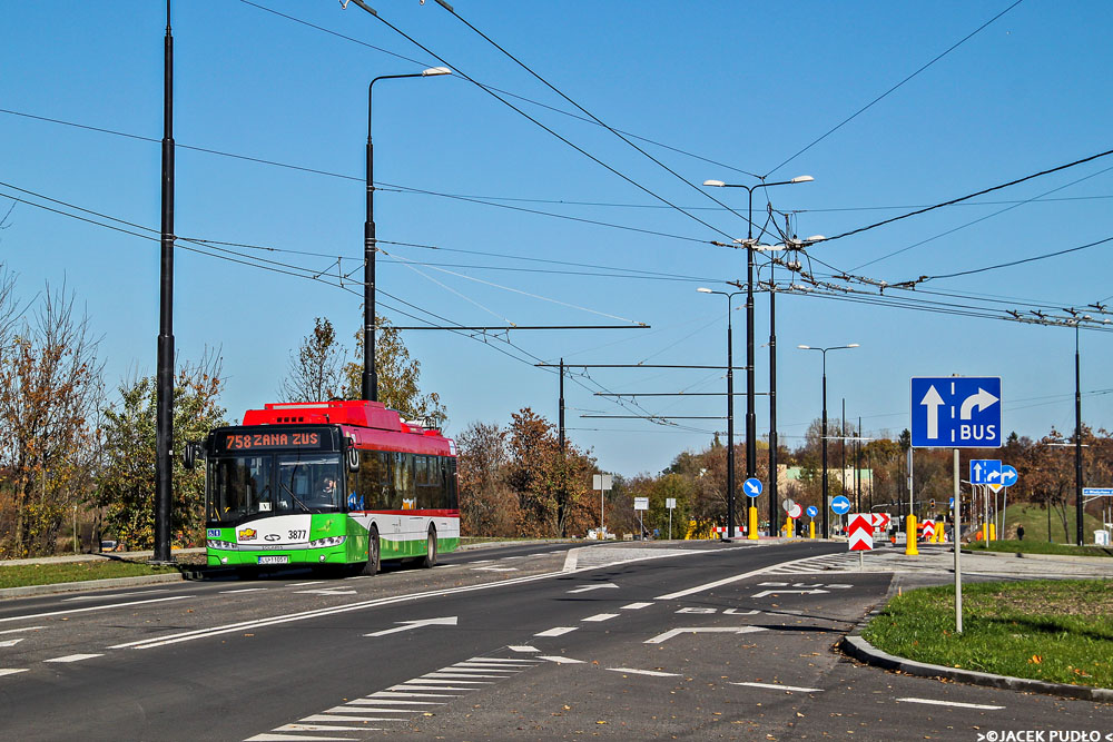 3877
W październiku 2013 r. trolejbusy już jeździły na Felin, ale jeszcze nie było uruchomione zasilanie w sieci.
