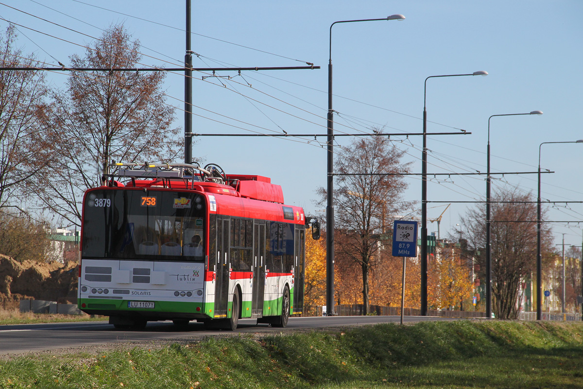 3879
W październiku w 2013 r., w drodze na Felin, wówczas jeszcze z użyciem agregatu Diesla na tymczasowej linii 758. W wyniku problemów formalnych zasilanie w sieci uruchomiono dopiero w sierpniu 2014 r.
