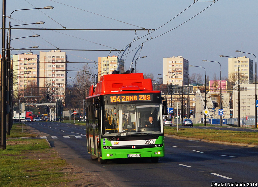 3909
Początki kursowania obecnego wydania linii 154.

