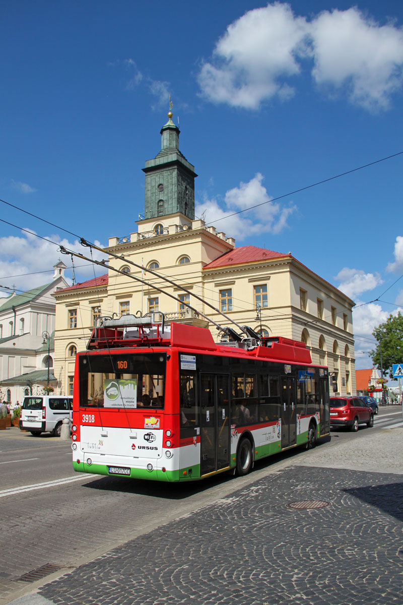 3918
Ursus z ratuszem w tle.
