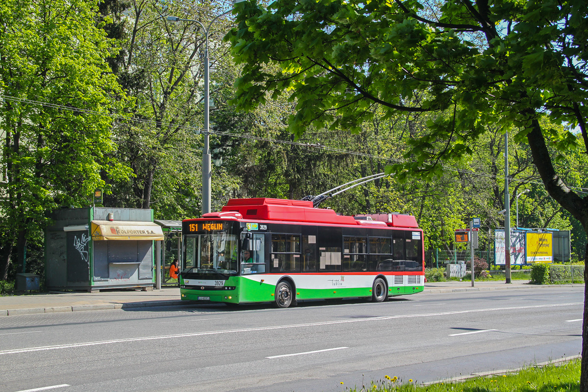 3929
Na krótko przed rozpoczęciem długo oczekiwanego remontu Racławickich.
