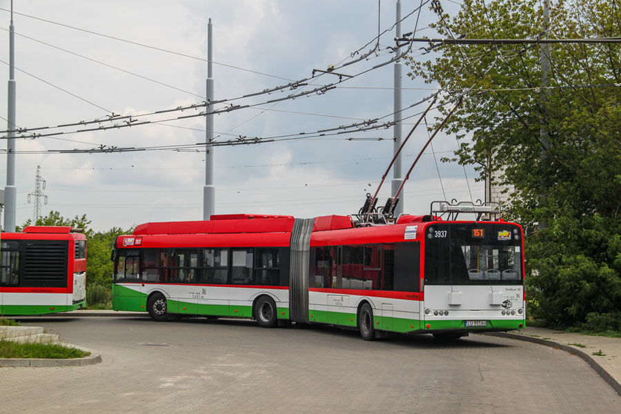 3937
Trollino 18 na zmodernizowanej pętli na Węglinie.
