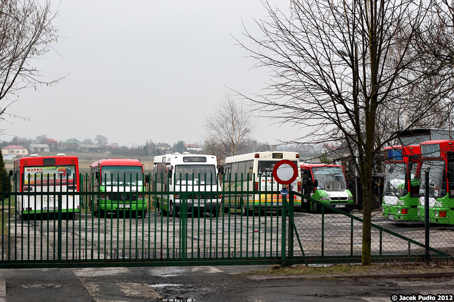 7501
Autobusy Marko stacjonują na posesji na północ od drogi pomiędzy Świdnikiem a Krępcem.
