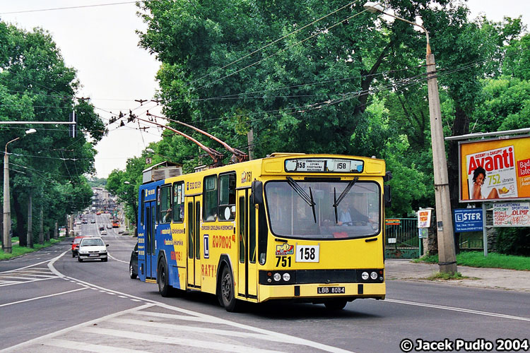 751
To skrzyżowanie pod kątem standardu sieci wypada ostatnio chyba najgorzej ze wszystkich.
