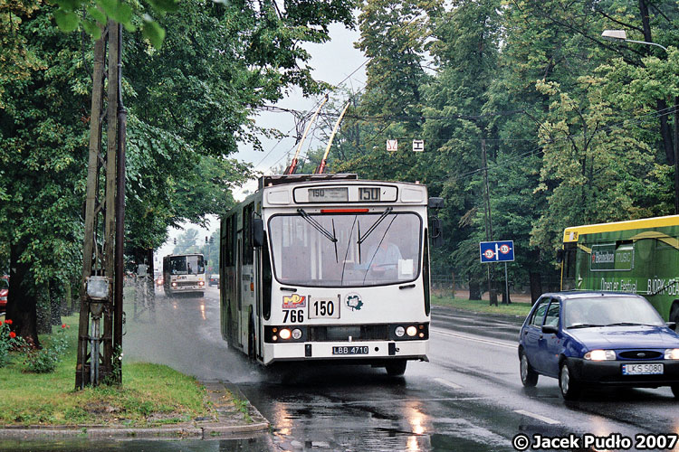 766
Lipiec 2007 zaczął się bardzo deszczowo. Nawiasem mówiąc, zdążyłem uciec ;)
