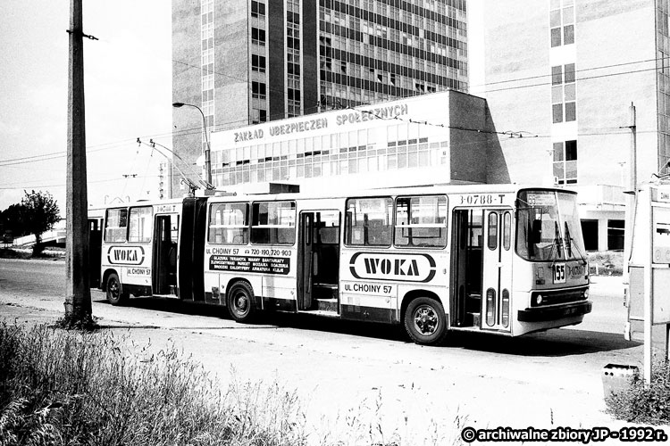 3-0788-T
Tyrystorowy ikarus jeździł z reklamą WOKA od początku aż do końca swego istnienia, tak jak i dwaj jego bracia.
