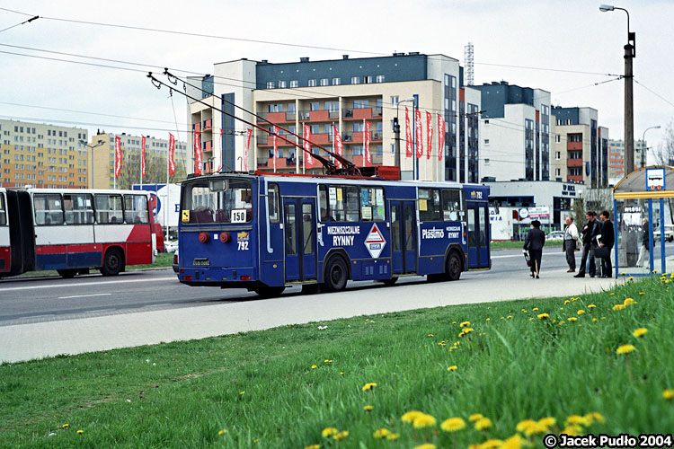 792
792 ze słynną reklamą z rynnami, którą przejął po 1223.
