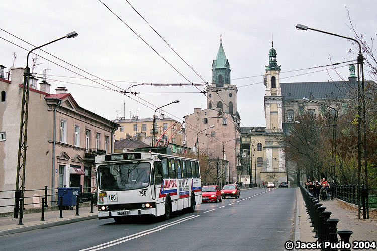 795
W tle Wieża Trynitarska i lubelska Katedra.
Słowa kluczowe: lubelska_starowka