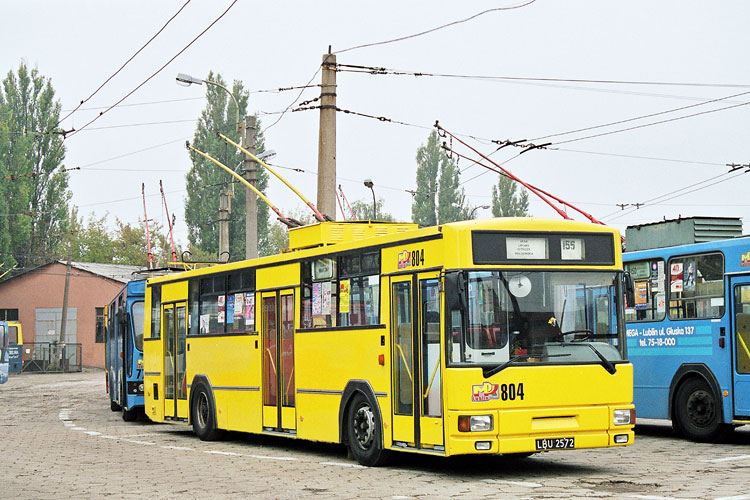 804
Ten trolejbus obecnie jeździ w Łucku. Plac zajezdni jeszcze istnieje, ale sieć już usunięto, a na pozostałej części terenu powstają nowe budynki usługowe.
