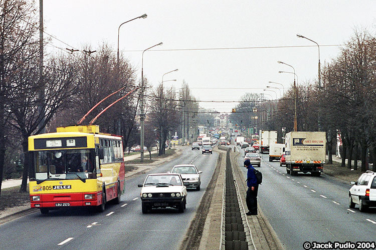 805
805 na starym 153 w towarzystwie samochodów z epoki, dziś już jakby rzadszych.
