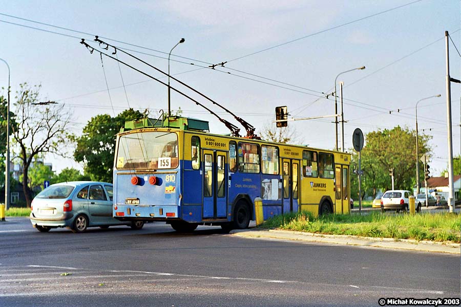 810
Malowane reklamy zapadały dobrze w pamięć miłośnikom, pozwalając z daleka rozpoznać numer wozu. Ich czas jednak już minął.
