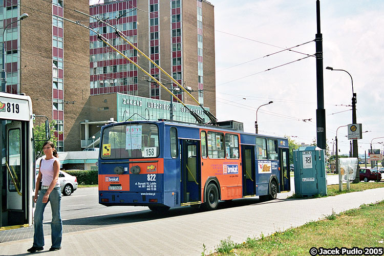 822
Jedna rzecz w ostatnim okresie na pewno zmieniła się na plus - ubyło reklam szczelnie zakrywających od środka okna. W szczytowym okresie było ich nawet około 30 na pojazd, co skutecznie ograniczało widoczność z wnętrza.
