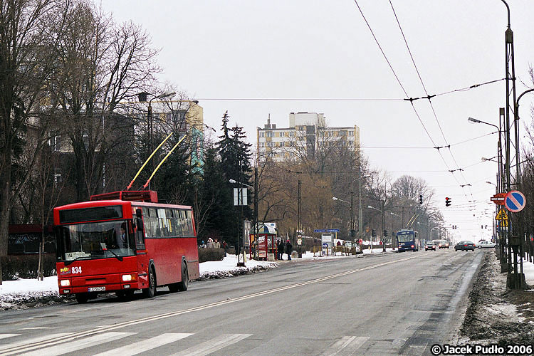 834
Aleje Racławickie - widok w stronę zachodnią. W tym miejscu jezdnia jest bardzo pochyła, co daje bardzo śmieszny efekt.

