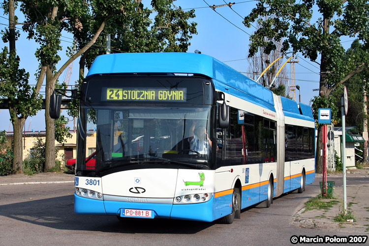 Solaris Trollino 18AC #3801
Ciekawymi rozwiązaniami są pełna osłona dachu oraz agregat Diesla, umożliwiający jazdę na odcinku pozbawionym zasilania z sieci trakcyjnej. Pasażerowie linii 24 z pewnością doceniliby większa pojemność pojazdu w godzinach szczytu.
