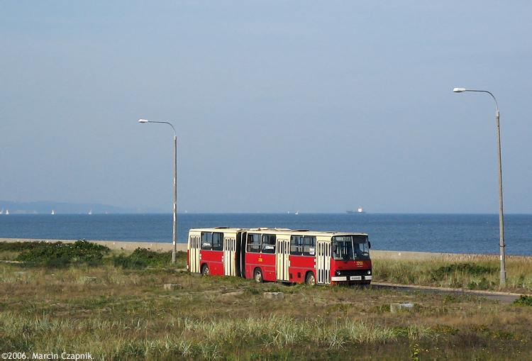 Ikarus 280.26 #2250
Ikarus z widokiem na morze - w tle rzecz jasna Bałtyk.
