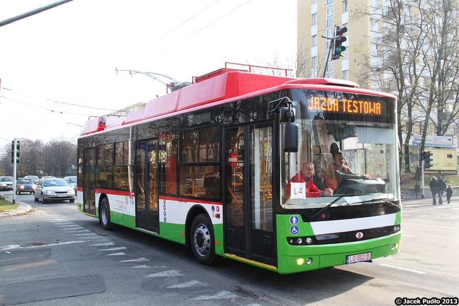 3897
Nowy Ursus - Bogdan T701 z tablicami L0 002 B i numerem L4 na jeździe próbnej w listopadzie 2013 r., na miesiąc przed wejściem pierwszych Ursusów do ruchu.
