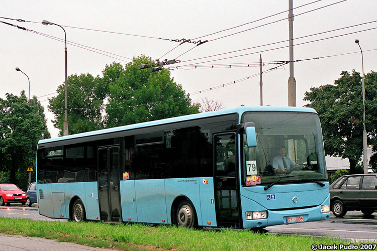 Irisbus Crossway LE #G2 2008
Irisbus przysłał na testy do MPK taki oto podmiejski autobus, przebywał on w Lublinie od 7 do 11 września. Zasadność testów pozostaje pod znakiem zapytania ze względu na układ wnętrza - miejsca siedzące w układzie 2+2 na całej długości, brak poręczy.
