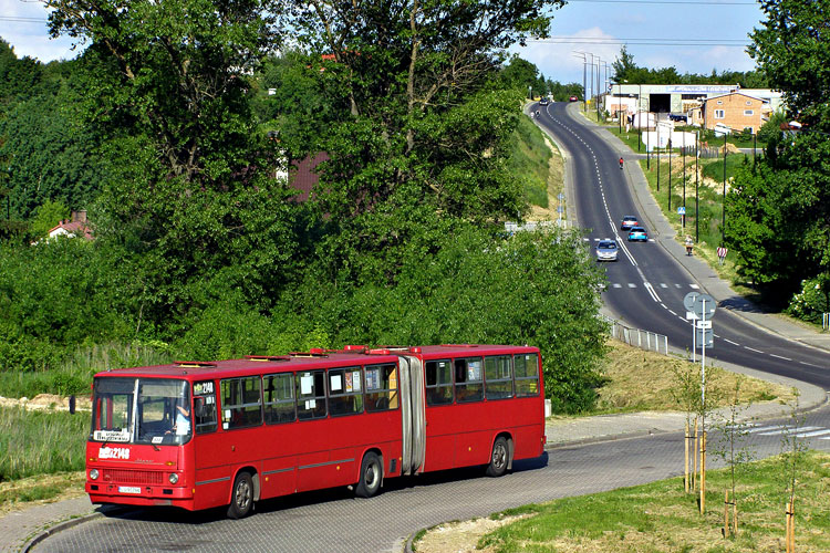 2148
Ikarus nabiera sił by za chwilę uporać sie z górką widoczną po prawej. 
