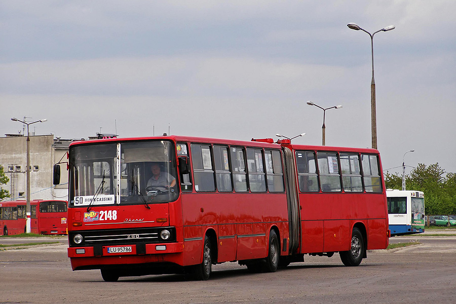 2148
Na świecie nie ma ładniejszego i fajniejszego autobusu od czystego, zadbanego i bardzo starego przegubowego Ikarusa.
