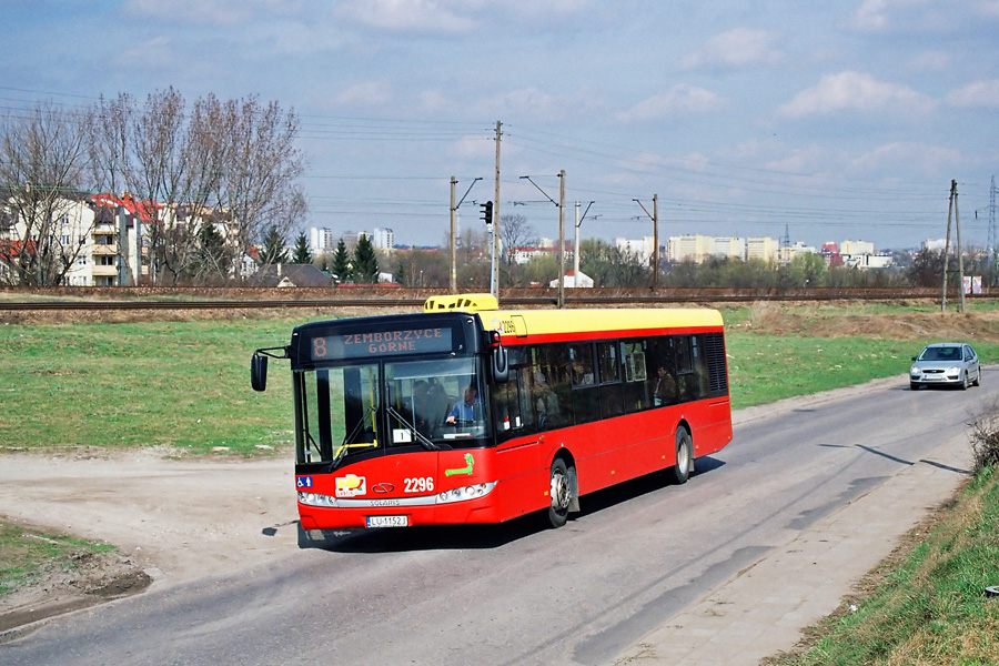 2296
8/I to znany i lubiany rozkład przez miłośników, słynący z doskonałych zjazdów Ikarusem #1816. Niestety, taksówki już nie ma a na tą brygadę wysyłane są same krótkie, niskopodłogowe autobusy.
