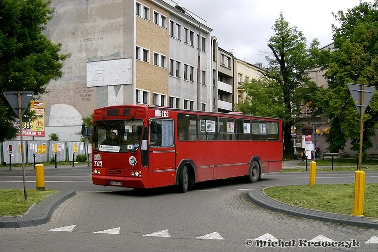 Zamknięte Krakowskie Przedmieście
Do 2009 roku był to tradycyjny objazd - 7 zawracała na dawnej pętli, gdzie kończyły m.in. linie: 3, 15, 26bis (47), 30, 32 i 32bis (E).
