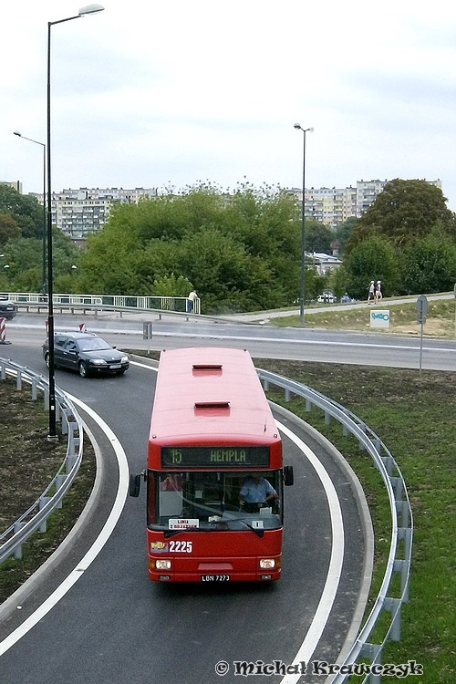 Remont Smorawińskiego 2225
15 jadąc w kierunku Hempla zjeżdżała z al. Smorawińskiego i do al. Długosza docierała przez al. Solidarności, Czechowską i Leszczyńskiego.
