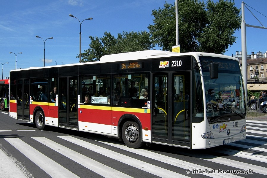 2310
Miał trafić do Rumunii, jednak swój dom znalazł w Lublinie - podobnie jak jego brat bliźniak 2311. Na tle taboru kupionego przez MPK wyróżniają się klimatyzacją przestrzeni pasażerskiej.
