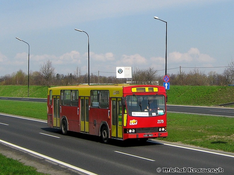 2175
Kompletnie pusty 2175 zmierza do nowej pętli nazwanej "Felin Europark". Chwilę wcześniej w przeciwnym kierunku pojechał jego młodszy kuzyn - 2255 - mający na pokładzie dwóch miłośników komunikacji i nikogo poza tym.
