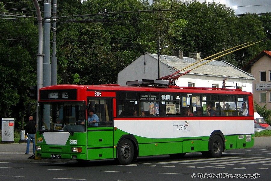 3808
Druga elektryczna "stodwudziestka" w miejskim malowaniu...
