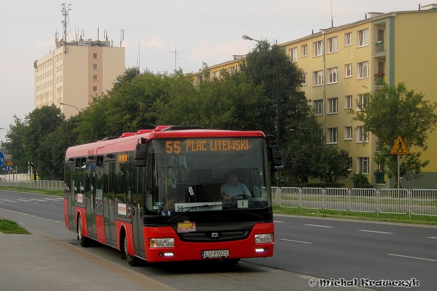 SOR NB12
Pierwszy dzień testowej jazdy czeskiego SORa z pasażerami. Czterodrzwiowy autobus już pod koniec lipca pojawił się w Lublinie, ale nie mógł przewozić ludzi z powodu braku polskich tablic rejestracyjnych. Niedawno pojazd stał się własnością firmy POL-MOT Warfama i otrzymał lubelskie "blachy".
