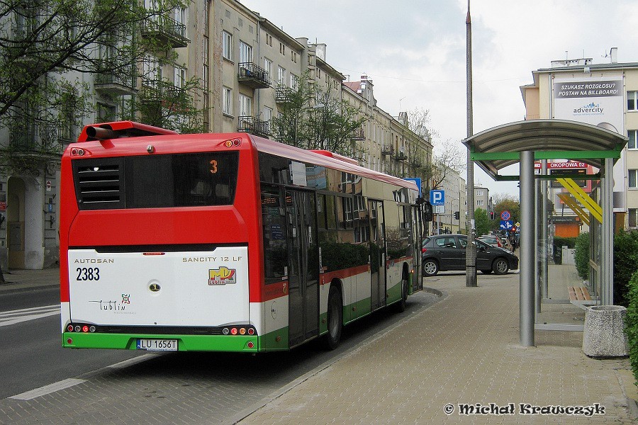 2383 Wyścig tandemów
"Trójka" na Okopowej to wynik zamknięcia kilku ulic w samym sercu Lublina w celu przeprowadzenia wyścigu tandemów. Jednak wkrótce autobusy mogą na stałe opuścić część Krakowskiego Przedmieścia, jeśli miasto wprowadzi w życie plany rewitalizacji placu Litewskiego.
