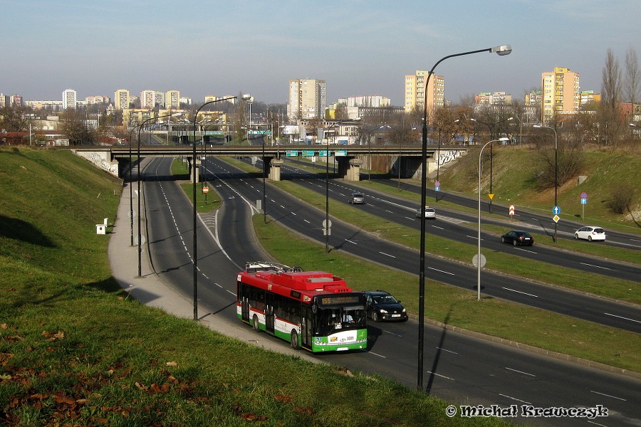 3889
Wczoraj minęło 25 lat od momentu otwarcia brakującego odcinka trasy W-Z łączącego ul. Hutniczą i ul. Grabskiego. Pierwsze liniowe autobusy trafiły na widoczny odcinek al. Witosa w 2001 roku, wtedy bowiem zaczęła kursować linia nr 47. Obecnie, za sprawą objazdu ul. Łęczyńskiej, jeżdżą tędy również trolejbusy wykorzystujące alternatywny napęd.
