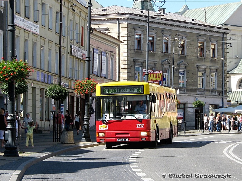 2212
Czasem wyświetlacz płata figle i niezastąpiona jest stara, dobra tablica z numerem.
