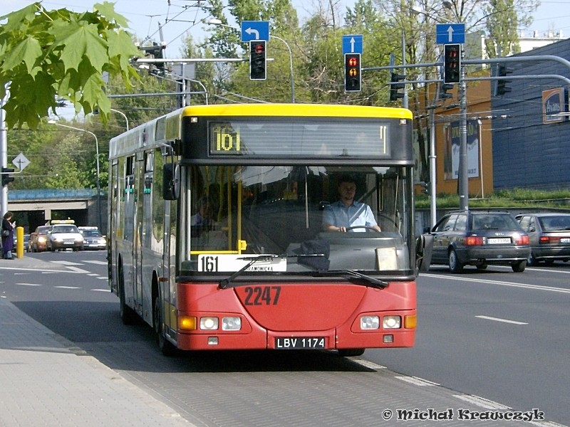 Linia zastępcza 161
Gdy trolejbusy nie mogły przejechać przez remontowany plac Bychawski, mieszkańców Dziesiątej i Abramowic woziły autobusy zastępczej linii 161. Osoba odpowiedzialna za tablice kierunkowe nie postarała się. Zamiast "Abramowicka - Abramowicka" można było napisać "Abramowice - Fabryczna"
