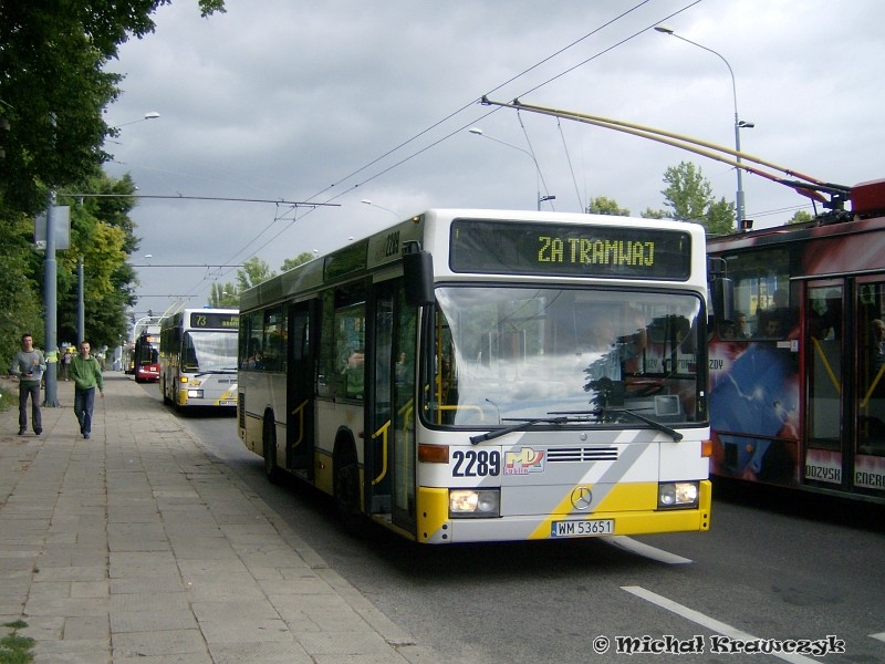 2287 i 2289
Dwa mercedesy na pętli Park Bronowice: 2289 na 27, a 2287 na 73. Trzeci wóz - 2288 - jeździł wtedy na 37.
